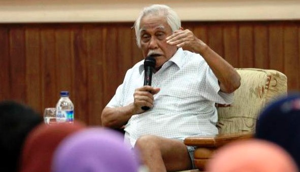 Nasihat Bob Sadino Fokus pada Pelayanan Pelanggan Dalam Berbisnis